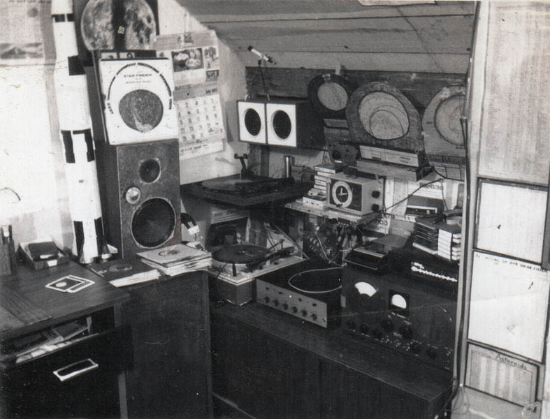 a 1970's teenager's bedroom - vintage stereo equipment