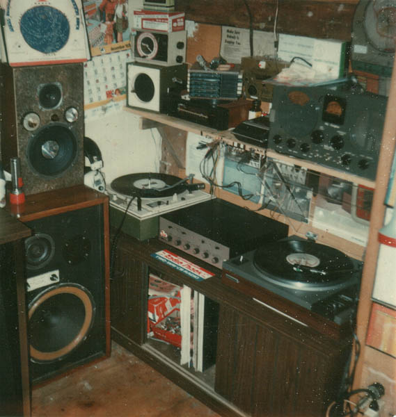 a 1970's teenager's bedroom - vintage stereo equipment